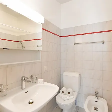 Apartment Locarno Place