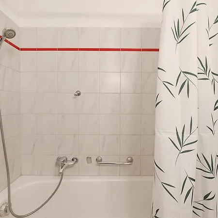 Apartment Locarno Place *